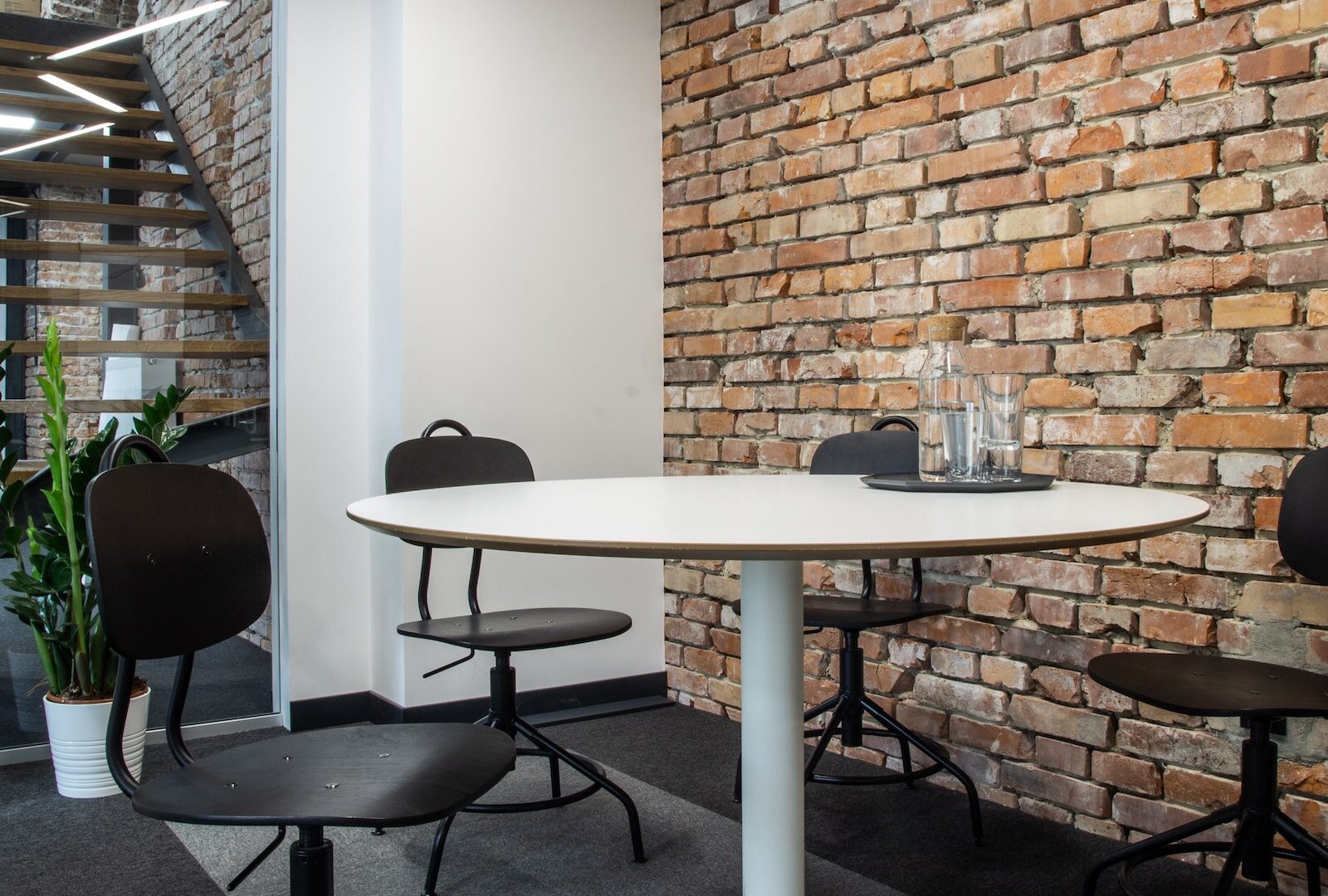 Sala spotkań dla max 4 osób — Cluster Plac Inwalidów, Kraków (1)