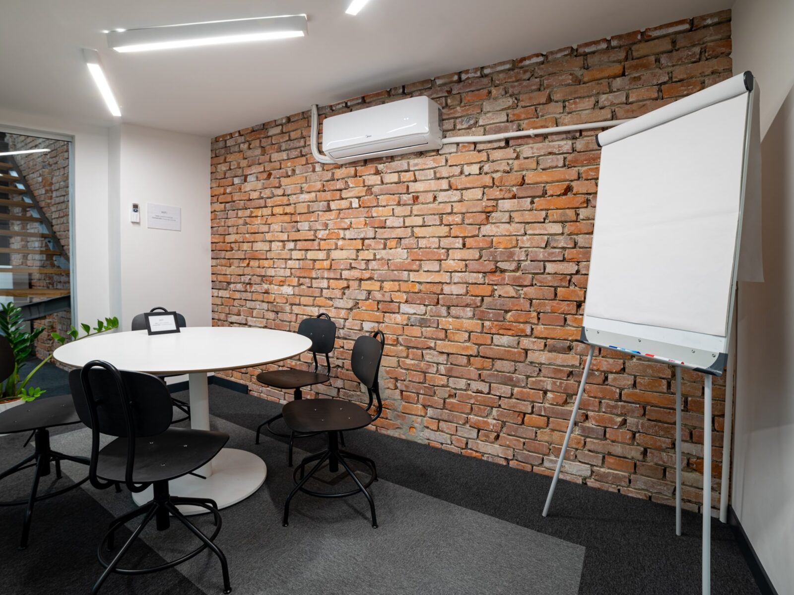 Sala spotkań dla max 4 osób — Cluster Plac Inwalidów, Kraków (2)