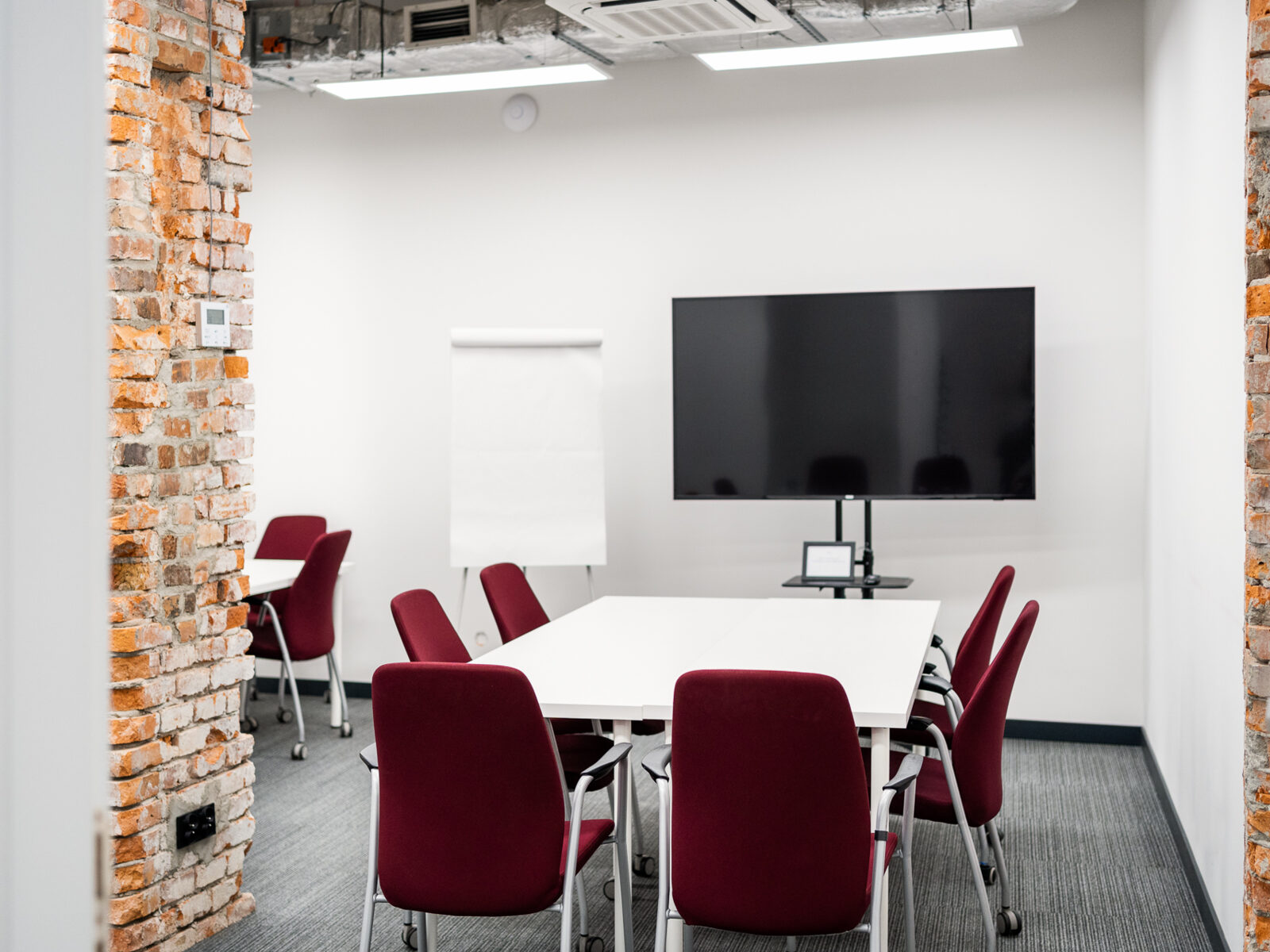 Sala konferencyjno-szkoleniowa dla 8-16 osób — Cluster Plac Inwalidów, Kraków (1)