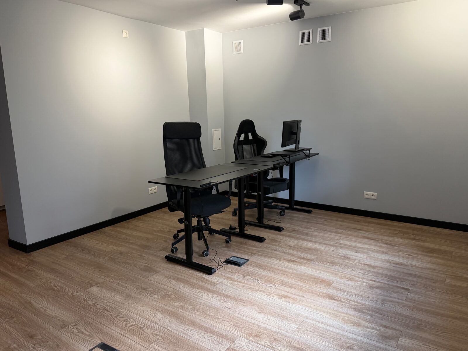 Biurko dla 1 osoby — Zamkowa Coworking, Kraków (1)