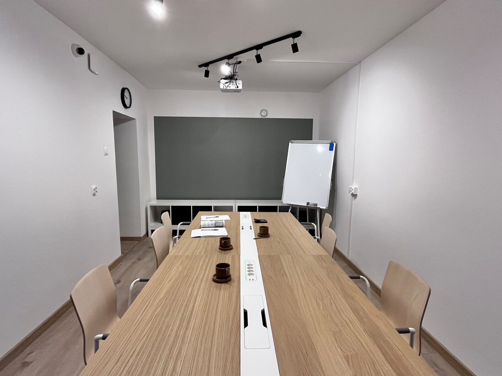 Wolne biurko — salka konferencyjna — Wolne Biurko, Poznań (1)
